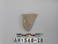 藏品(淺灰色夾砂陶片)的圖片